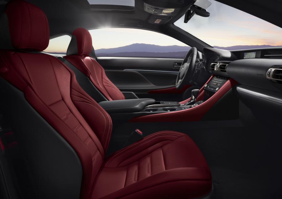 Интерьер Lexus RC350 F-Sport 2018 года  (NA) (фото 7 из 13)